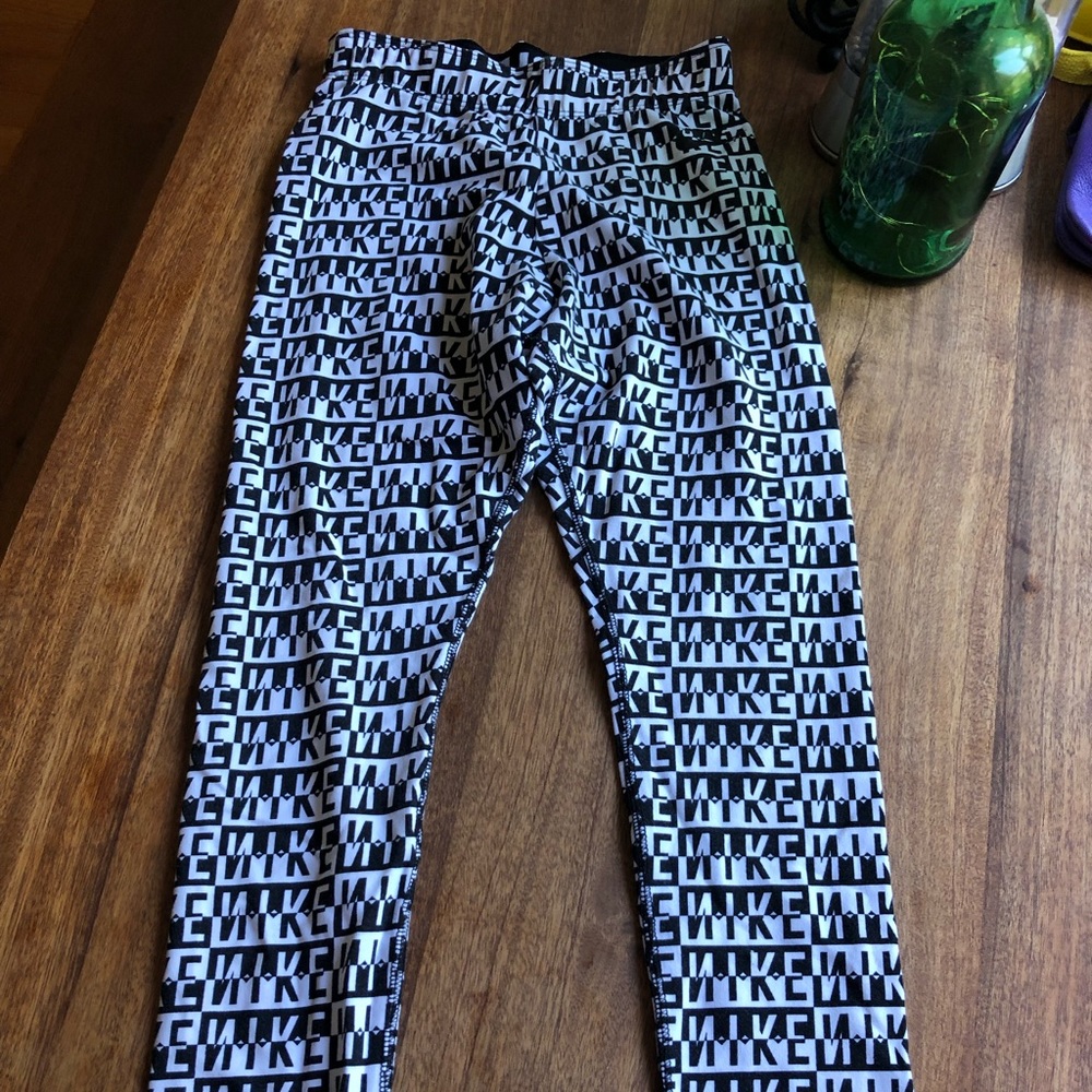 Nike women’s 3/4 leggings: SizeXS